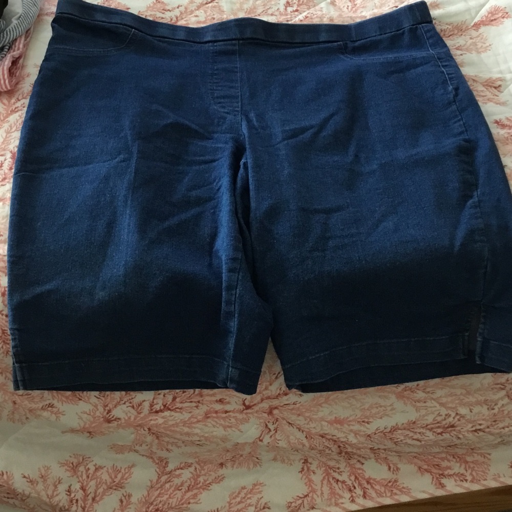 Alfred Dunner Women's Blue Denim Shorts 16W